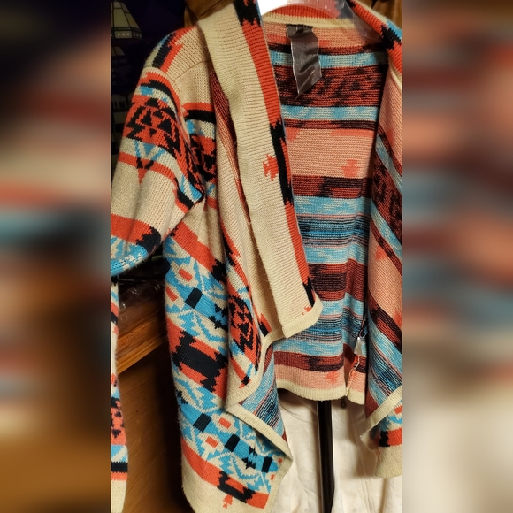 Warm Funky Sweater - Picture 4 of 5